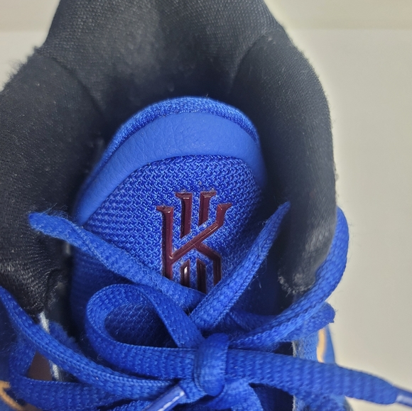 Nike Kyrie 7 Hyper Royal Unisex Sneaker - Picture 3 of 7